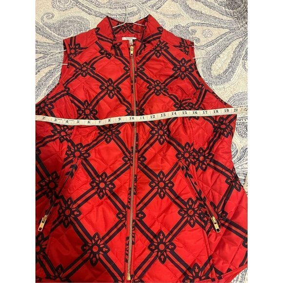 New Crown & Ivy womens puffer vest sleeveless quilted red black patterned gold h - Picture 7 of 8